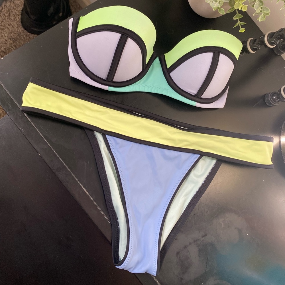 Victoria secret swimwear duo! Both the top and matching bottoms!